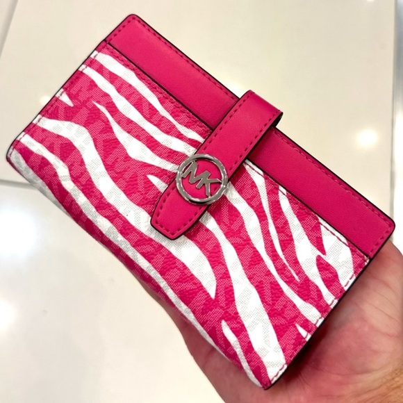 Michael Kors Greenwich Medium Signature Logo Wallet Dragonfruit Multi - Picture 1 of 6